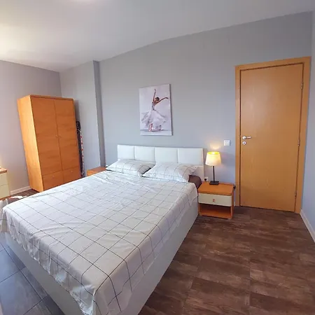 Maxim White Student 1bdr Apartment *